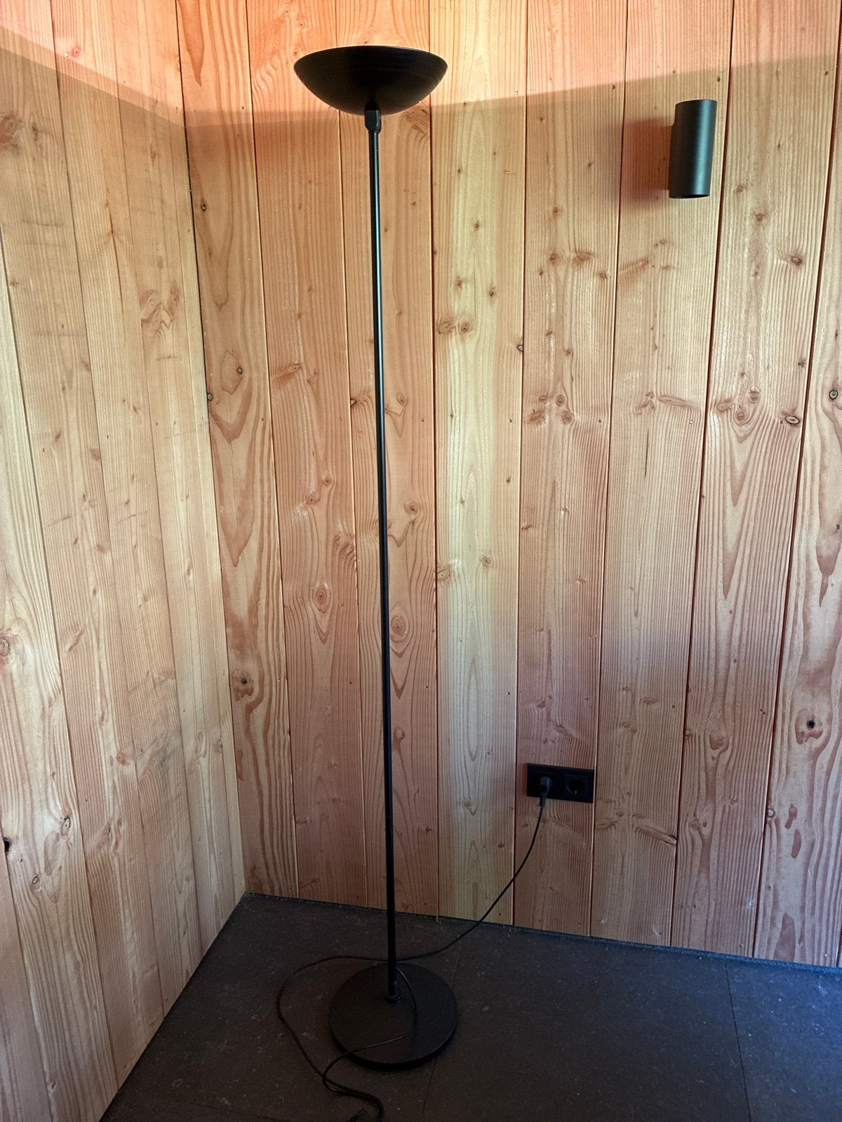 Zwarte vloerlamp met dimmer - Modern design, Huis en Inrichting, Lampen | Vloerlampen, Ophalen, Gebruikt, Overige fittingen, Metaal