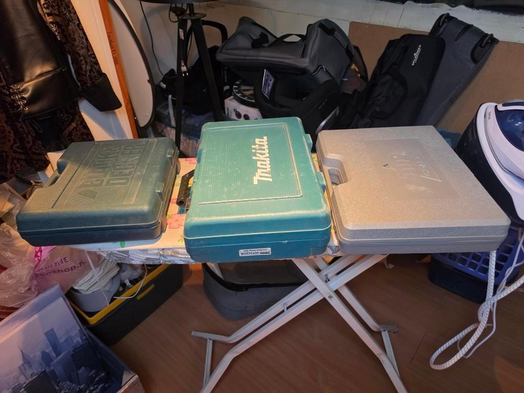 3 x lege koffer,s voor gereedschap in te doen., Ophalen