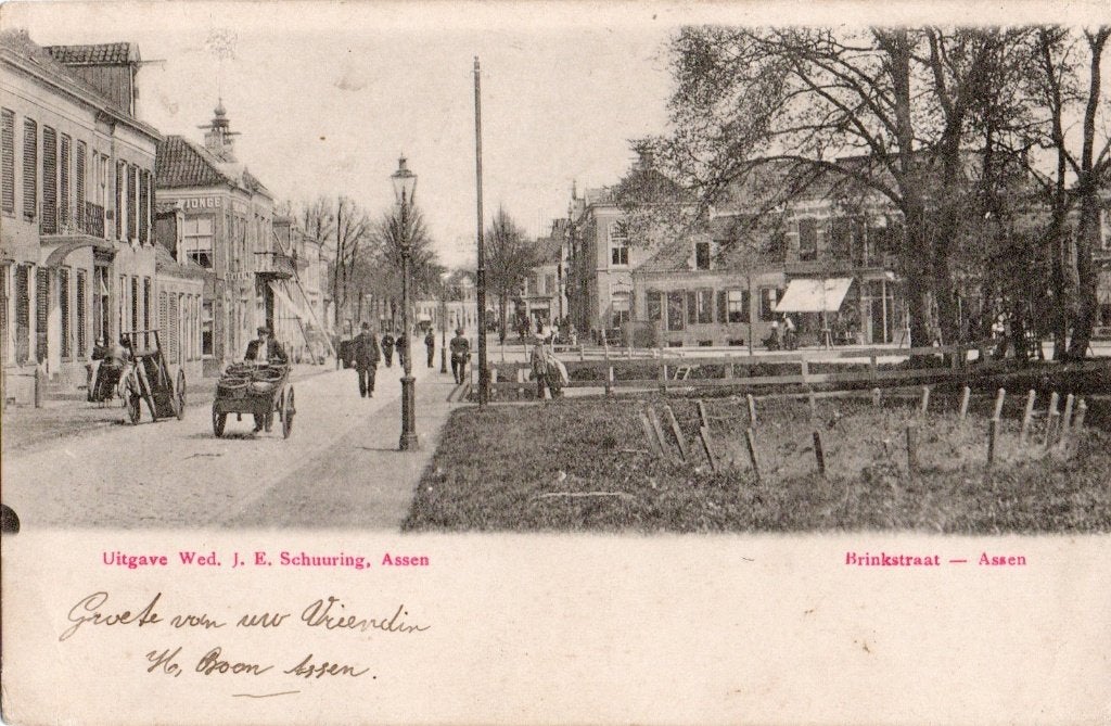 Assen, Brinkstraat met Park. 7058, Verzamelen, Ansichtkaarten | Nederland, Verzenden, Voor 1920, Gelopen, Drenthe