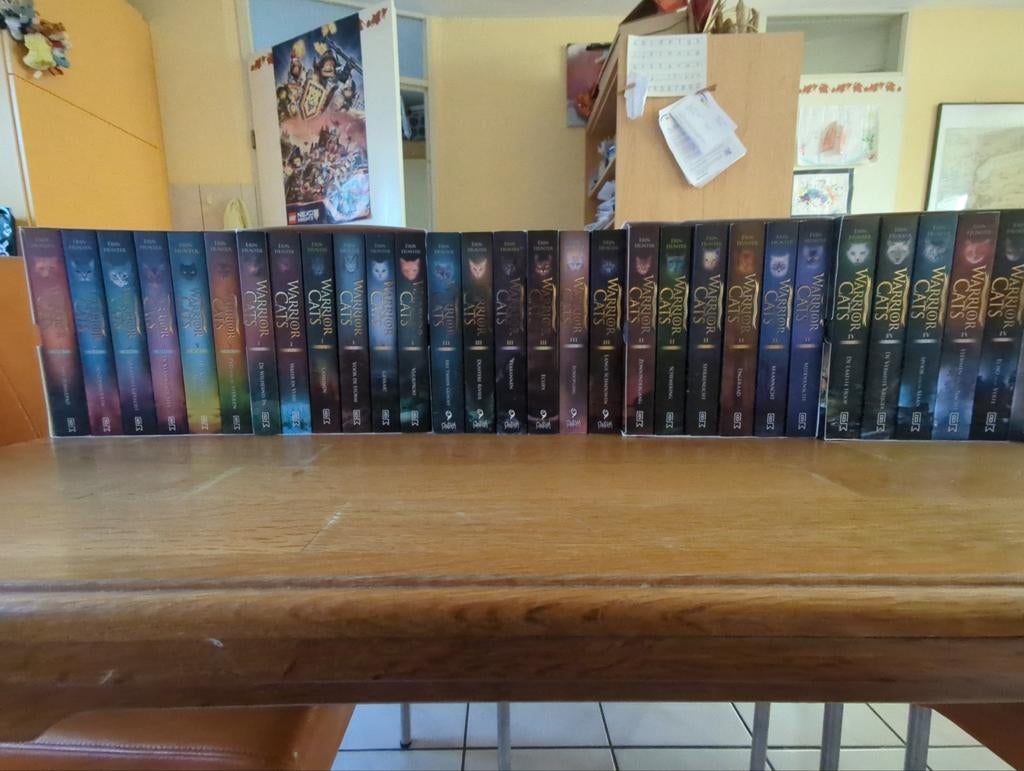 Warrior Cats Reeks: Serie 0 t/m 4, Ophalen of Verzenden, Zo goed als nieuw, Erin Hunter