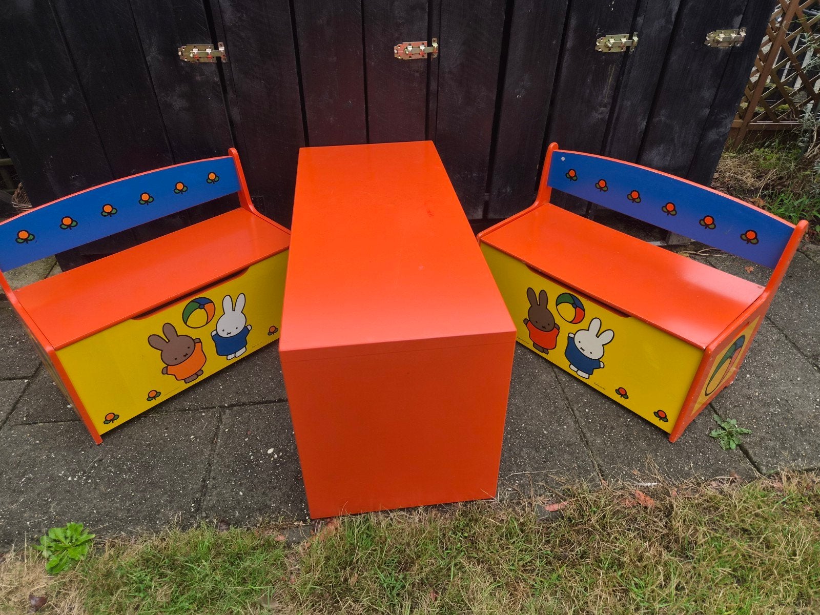 Houten Nijntje bankjes tafel set, met klep en veer, Ophalen, Gebruikt