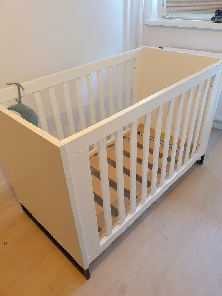 Wit ledikant + commode + kledingkast, Ophalen, Gebruikt, Jongetje of Meisje