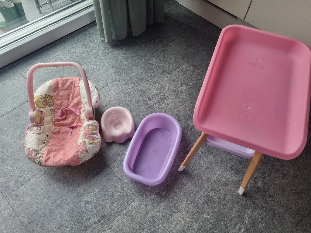 Poppen spullen, Kinderen en Baby's, Speelgoed | Poppen, Ophalen, Gebruikt, Babypop
