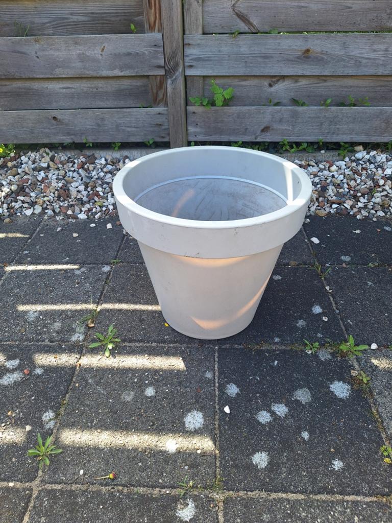 Lichtgrijze bloempot voor binnen of buiten, 25 tot 40 cm, Kunststof, Gebruikt, Rond