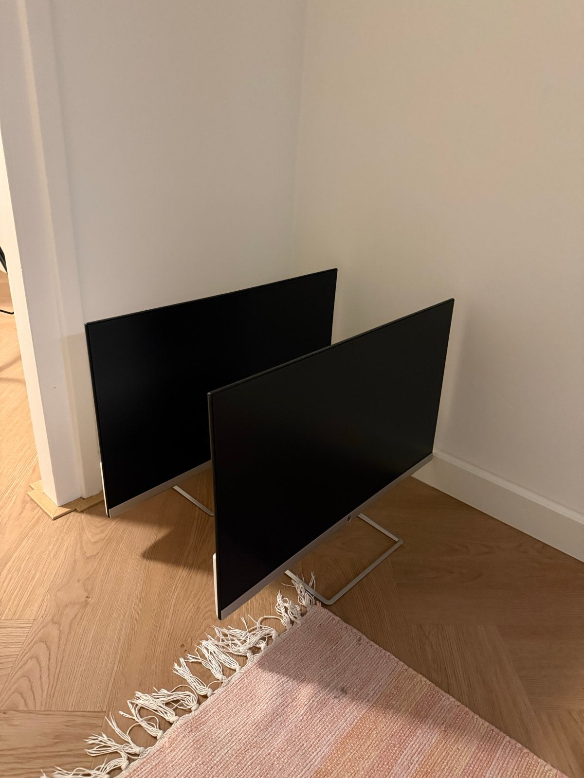 HP 27fw inch monitoren (2 stuks)- Full HD, zo goed als nieuw, Computers en Software, Ophalen, HDMI, Kantelbaar, Full HD