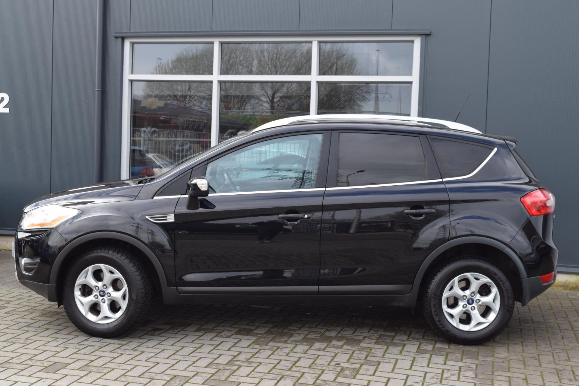 Ford Kuga 2.5 20V Titanium | LPG G3 | Clima | Cruise | Navi, Auto's, 1557 kg, Gebruikt, Zwart, 2510 cc