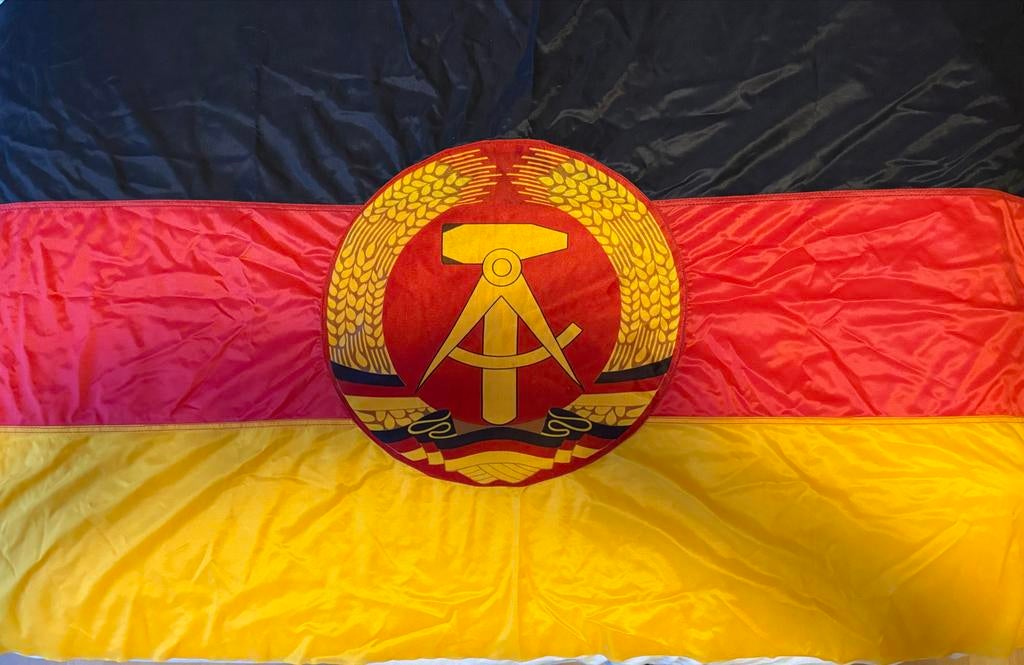 Oost Duitse vlag. 125 x 75 cm., Ophalen of Verzenden