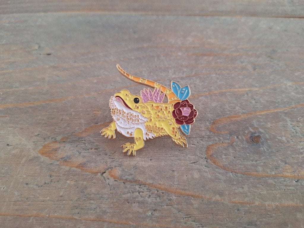 1 mooie pin van een gele baardagaam te koop, Ophalen of Verzenden, Nieuw, Overige onderwerpen, Speldje of Pin