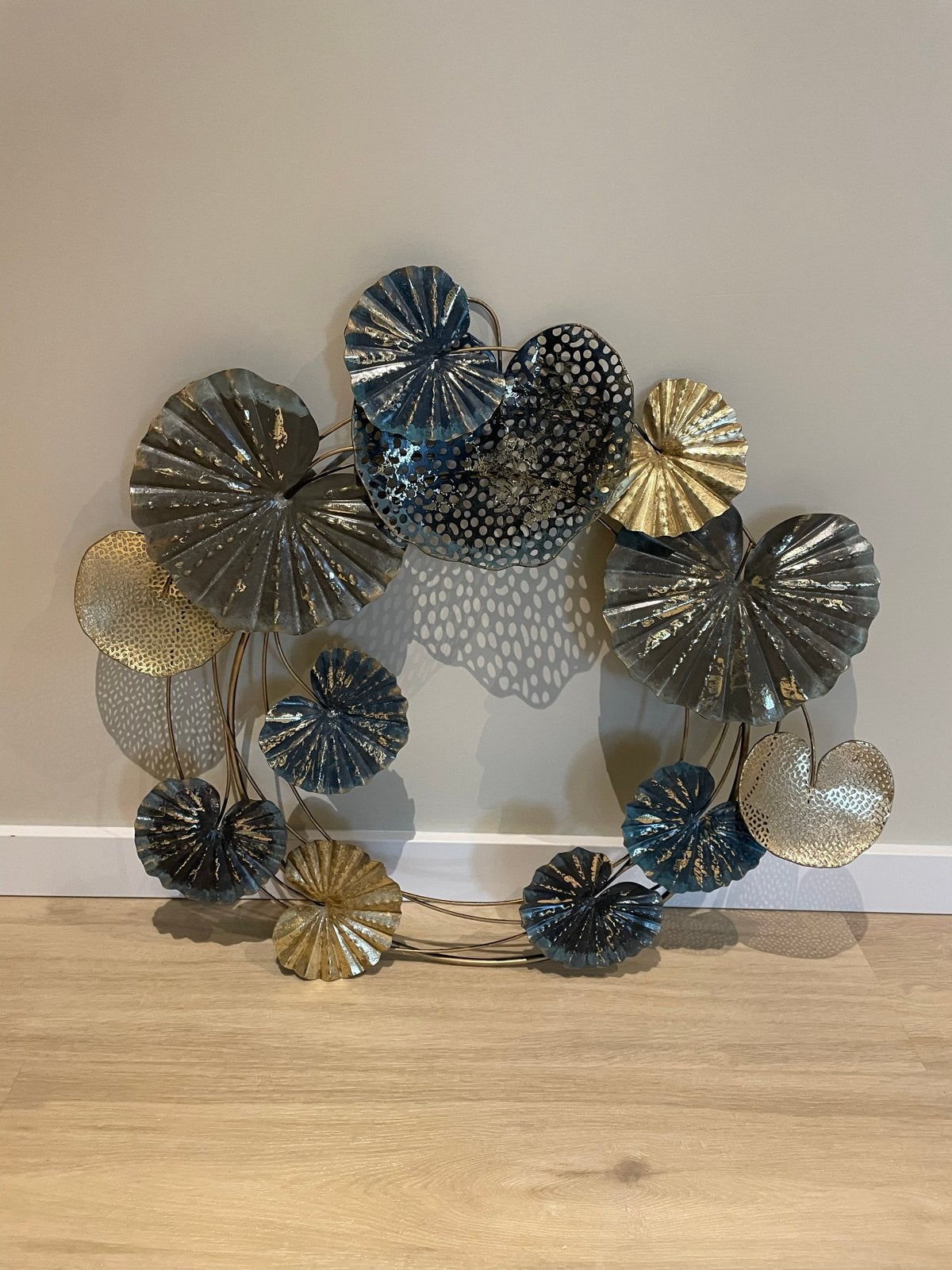 Metalen Wanddecoratie Bladeren Goud Blauw, Huis en Inrichting, Woonaccessoires | Wanddecoraties, Nieuw, Decoratieobject, Modern
