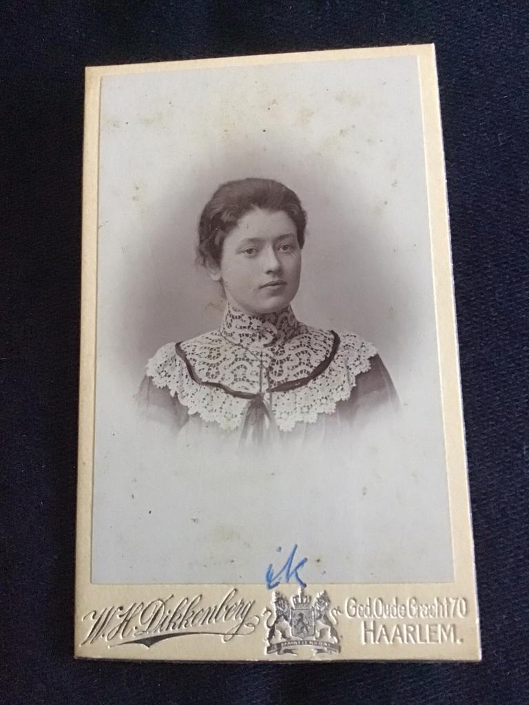 CDV, Jongedame, W.H. DIKKENBERG, HAARLEM, Carte de Visite, Ophalen of Verzenden, Voor 1940, Gebruikt, Foto