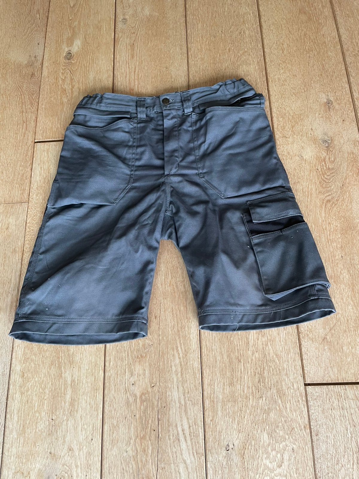 Korte Werkbroek Maat 48 / merk Assent, Kleding | Heren, Ophalen, Zo goed als nieuw, Maat 48/50 (M), Grijs