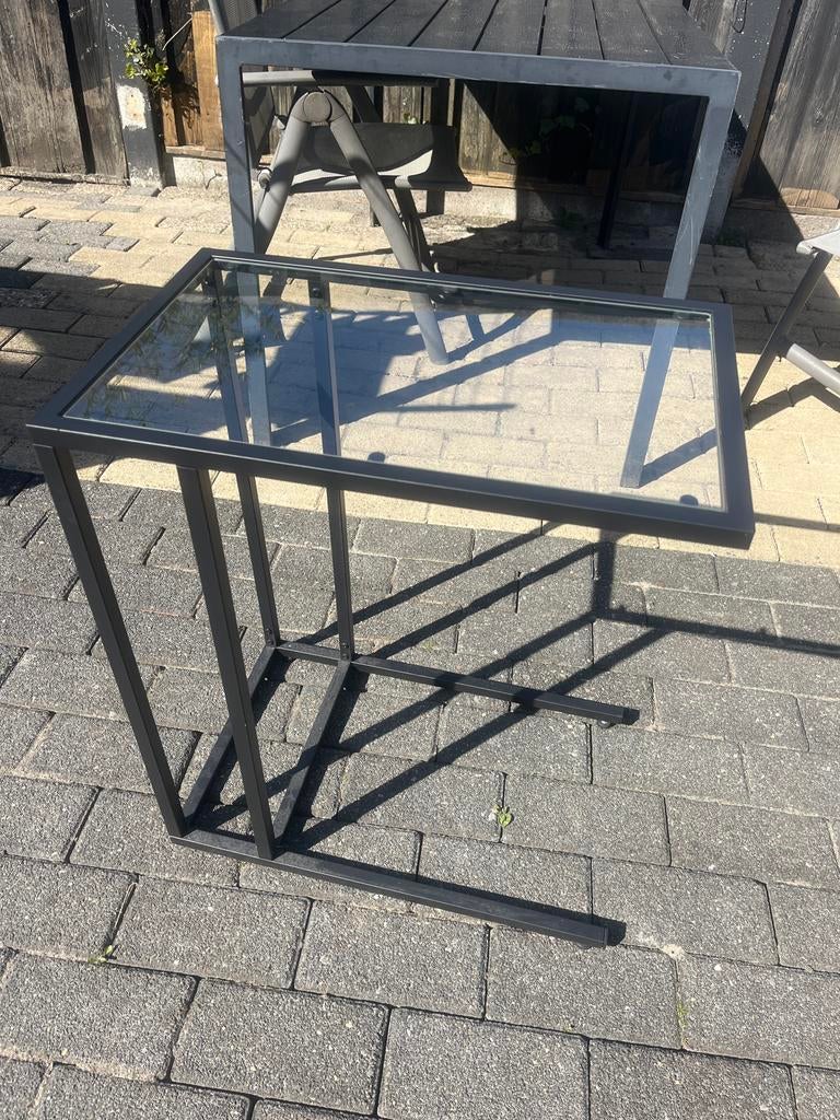 IKEA laptoptafel met glazen blad - goede staat, Computers en Software, Laptoptafels, Ophalen, Gebruikt