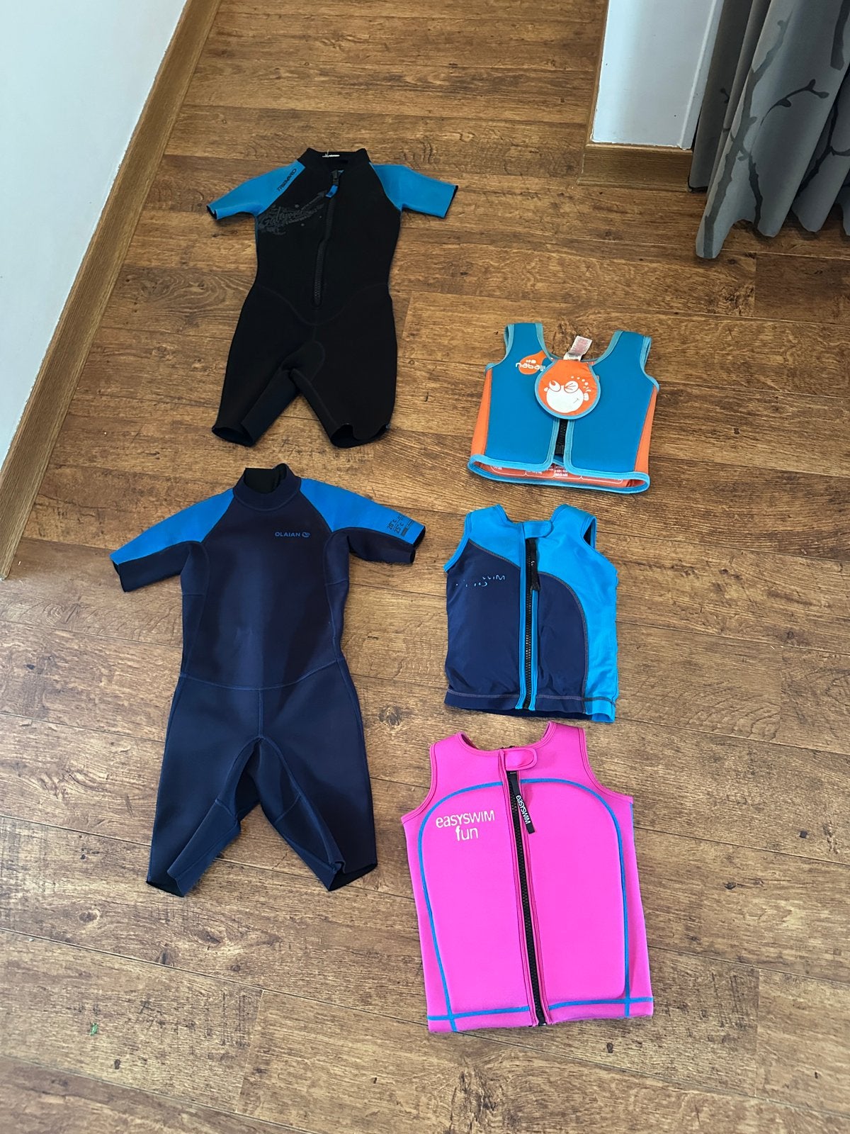 2x wetsuit kind maat 134 / 9 jaar easyswim s en l, Ophalen, Zo goed als nieuw, Kind, Wetsuit