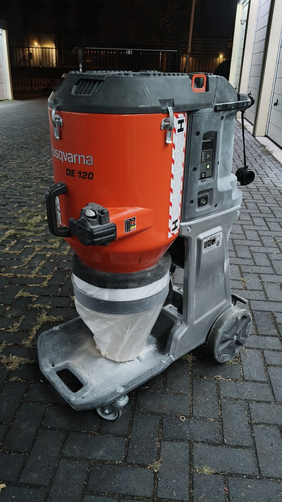 Husqvarna D120 bouw stofzuiger., Ophalen, Zo goed als nieuw