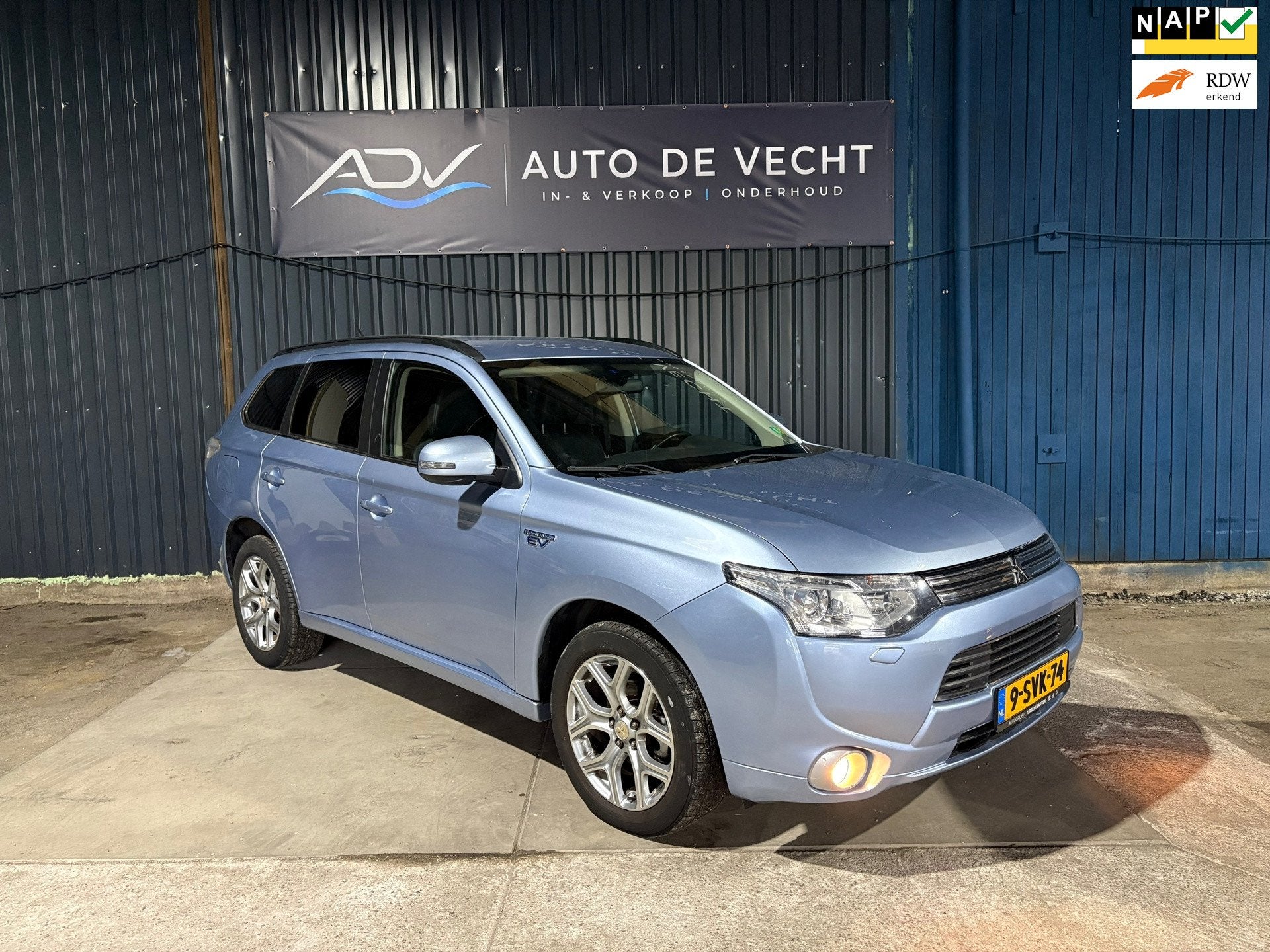 Mitsubishi Outlander 2.0 PHEV Intense + AUTOMAAT - BTW INCL., 4 cilinders, Blauw, Vierwielaandrijving, Hybride Elektrisch/Benzine
