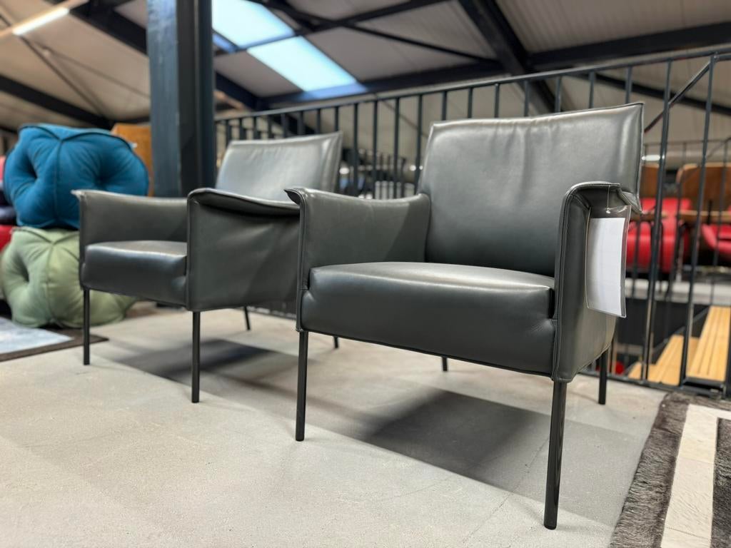 2 Nieuw Design in Stock Limec fauteuils grijs leer stoel, Huis en Inrichting, Fauteuils, Ophalen of Verzenden, Eyye, 50 tot 75 cm