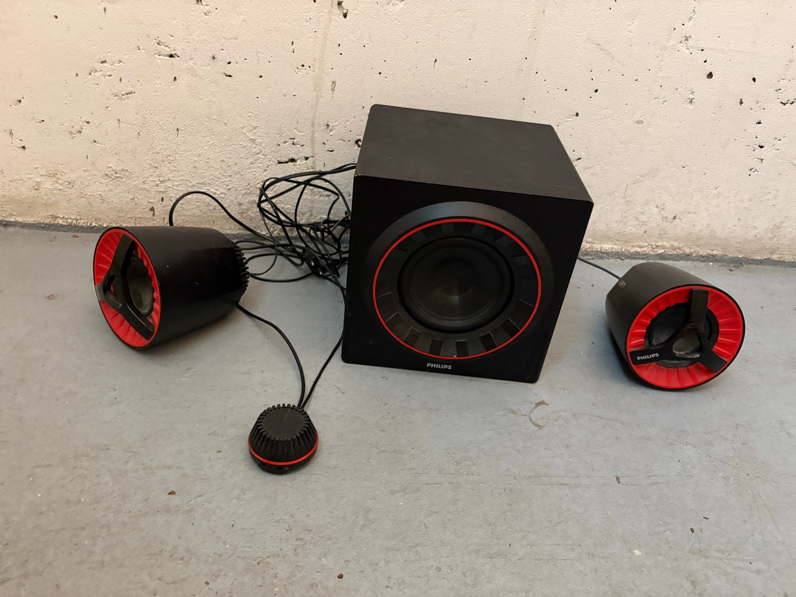 Philips 2.1 Speakerset met Subwoofer - Zwart/Rood, Ophalen, Philips, Gebruikt, Complete surroundset