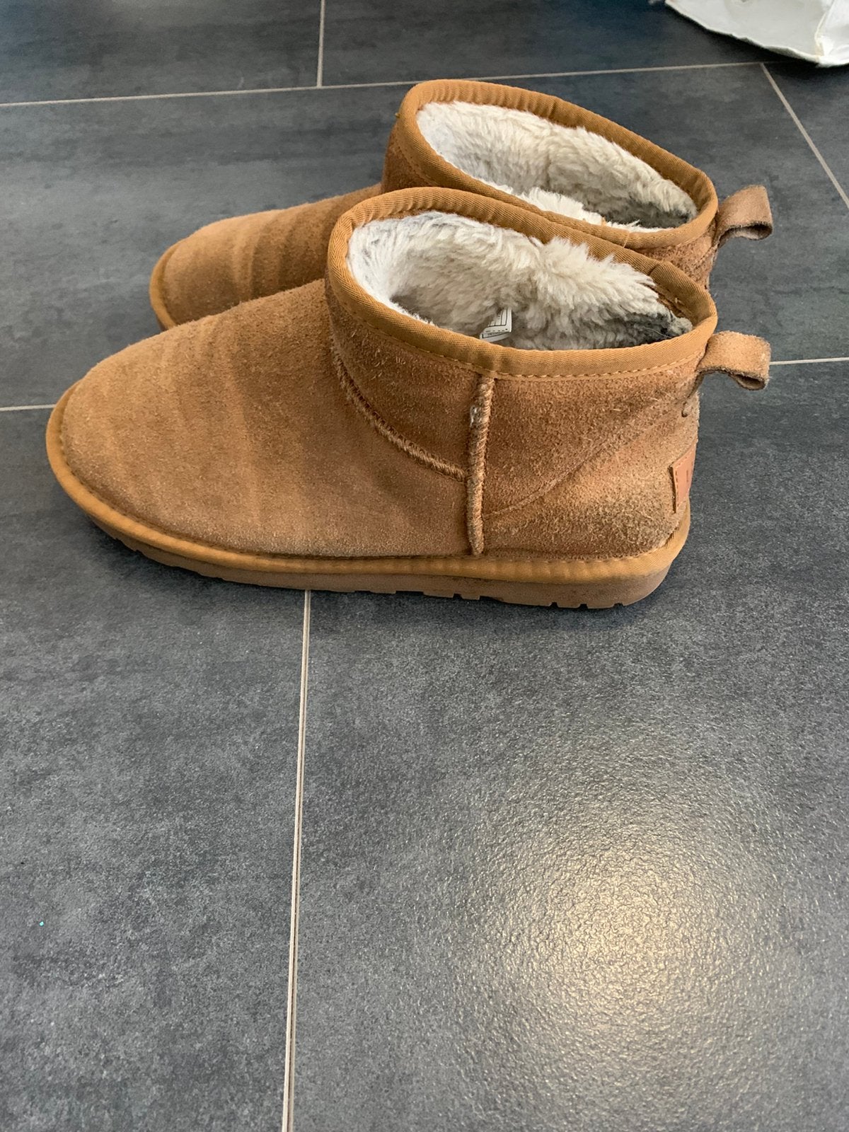 Beige ugg s, Ophalen of Verzenden, Zo goed als nieuw, Jongetje of Meisje, Laarsjes