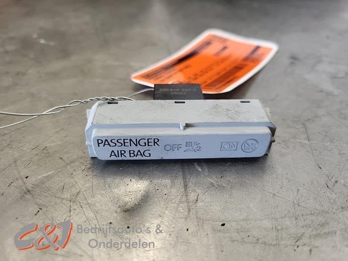 Airbag Sensor van een Volkswagen Crafter