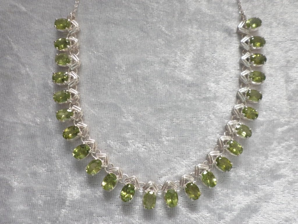 Prachtig Fijn Zilveren Collier met 24 Peridot stenen, Verzenden, Zilver, Ketting, Met edelsteen