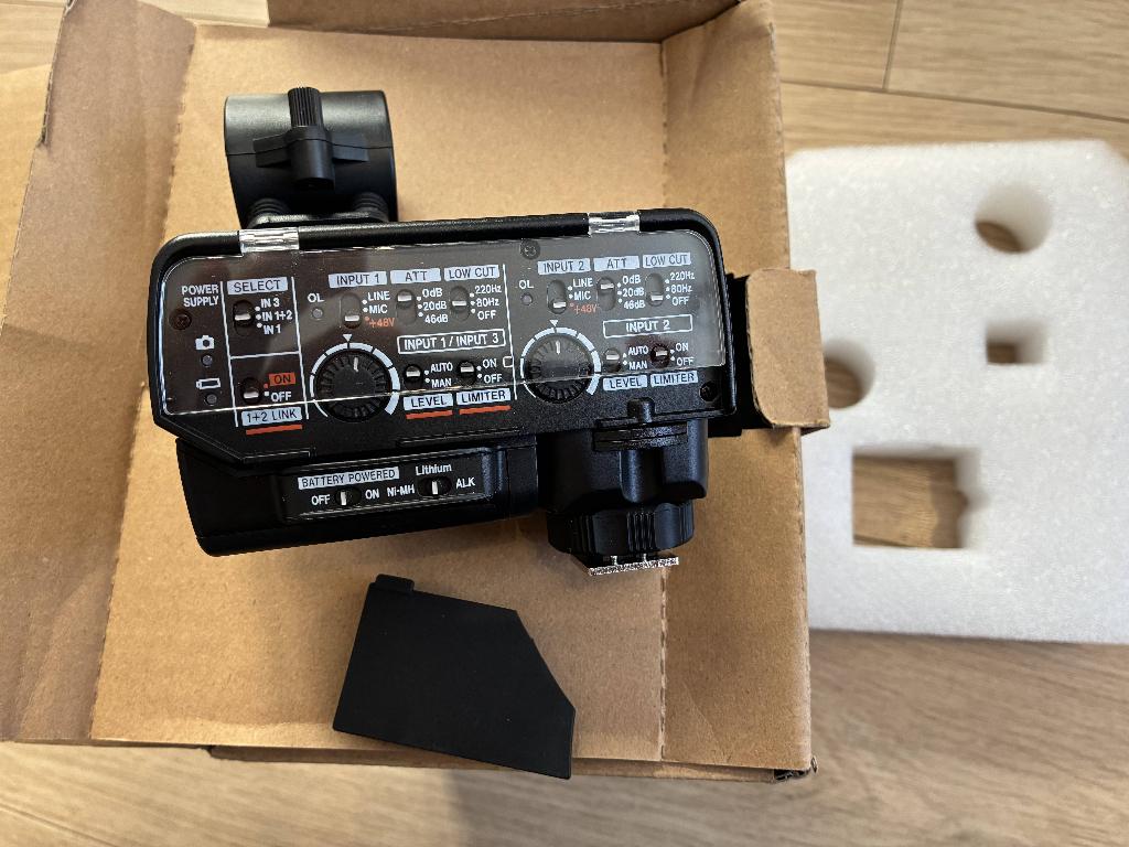 Tascam CA-XLR2d camera microfoon adapter, net nieuw., Ophalen of Verzenden, Zo goed als nieuw, Overige typen