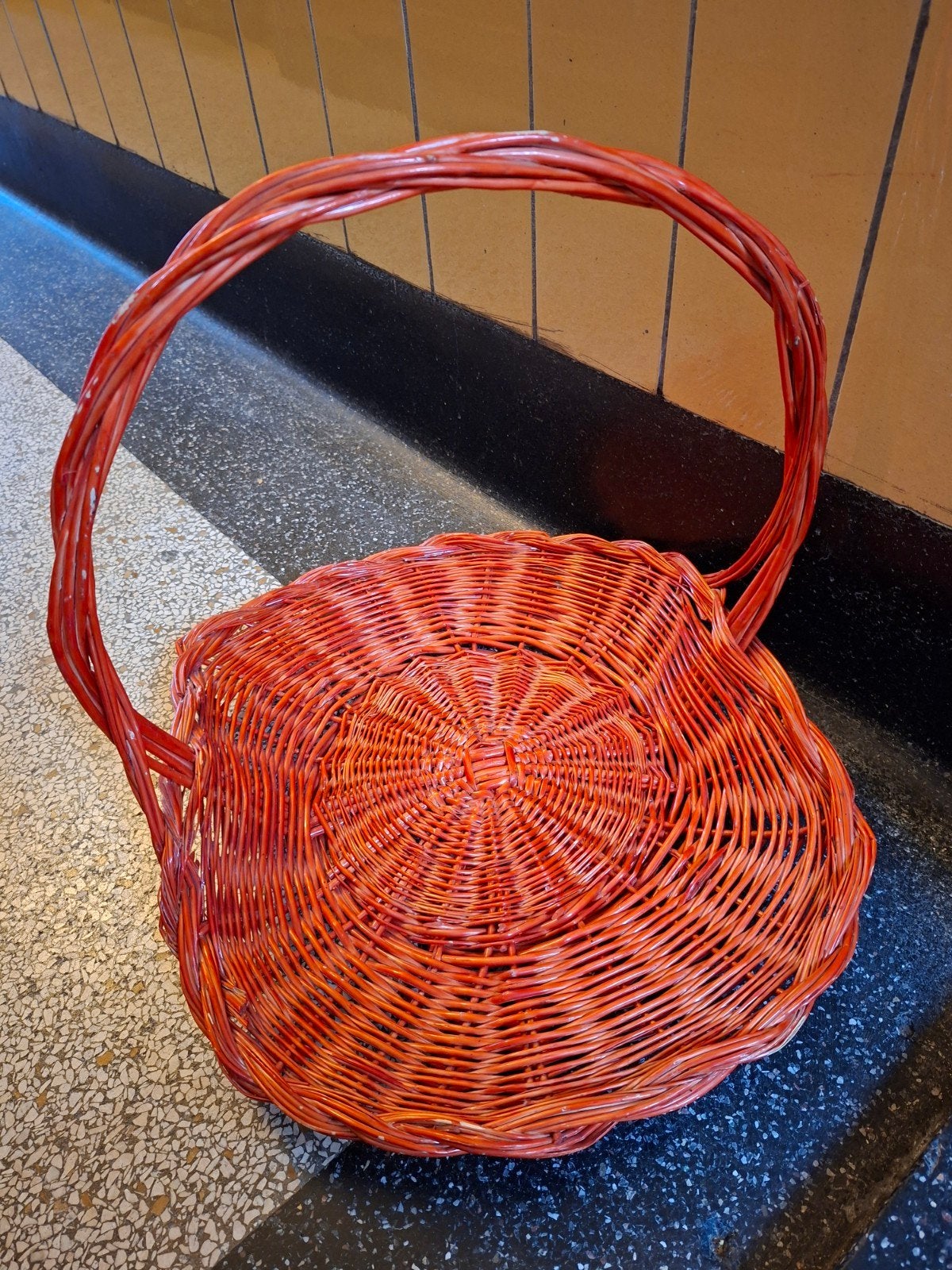 Vintage jaren '60/'70 Oranje Wicker/Rotan Mand - Lectuurmand, Met handvat, Natuurlijk materiaal, Overige typen, Zo goed als nieuw