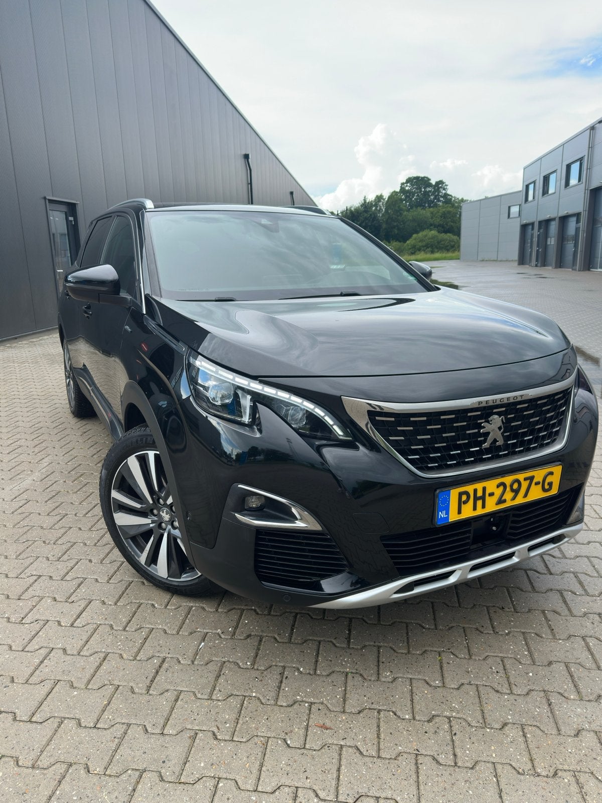 Peugeot 5008 1.6 E-thp 165pk S&S Eat6 2017 Zwart, Auto's, 1350 kg, 164 pk, 1340 kg, 4 cilinders