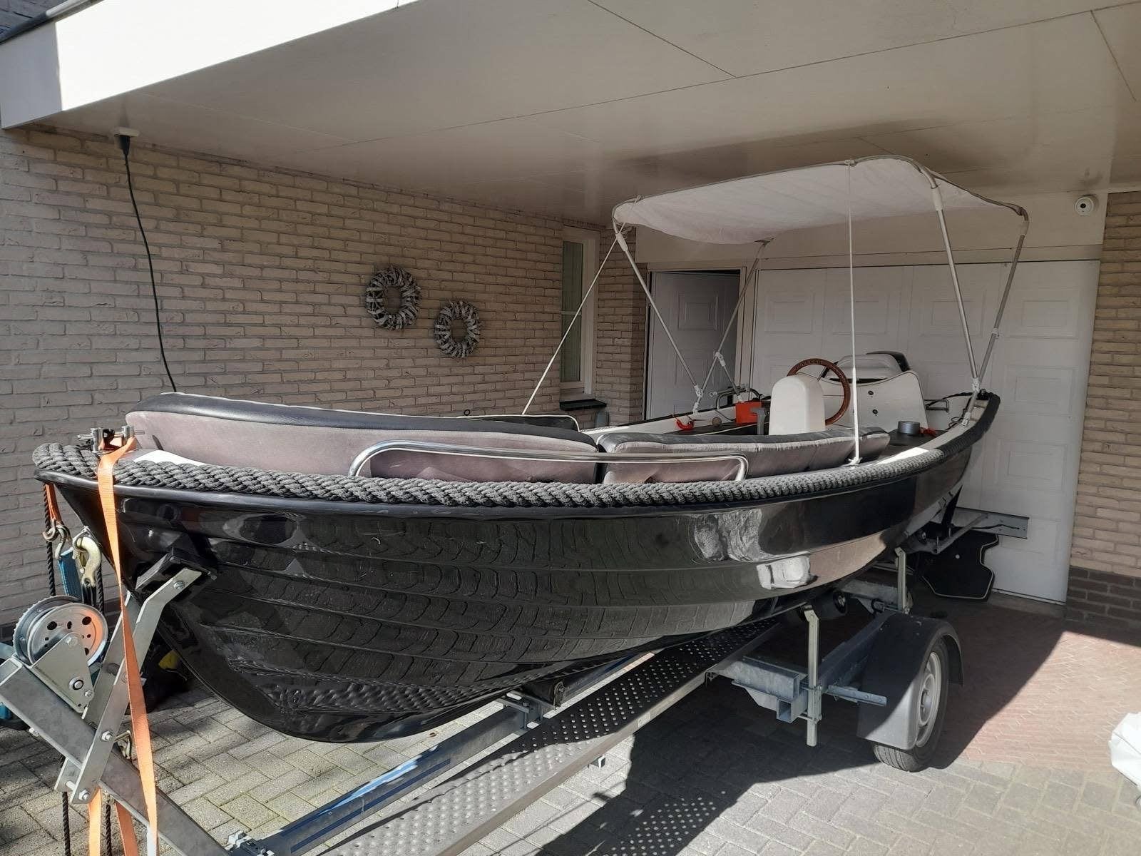 Nette consoleboot met Suzuki buitenboordmotor en trailer, Gebruikt, Buitenboordmotor, Biminitop, Polyester