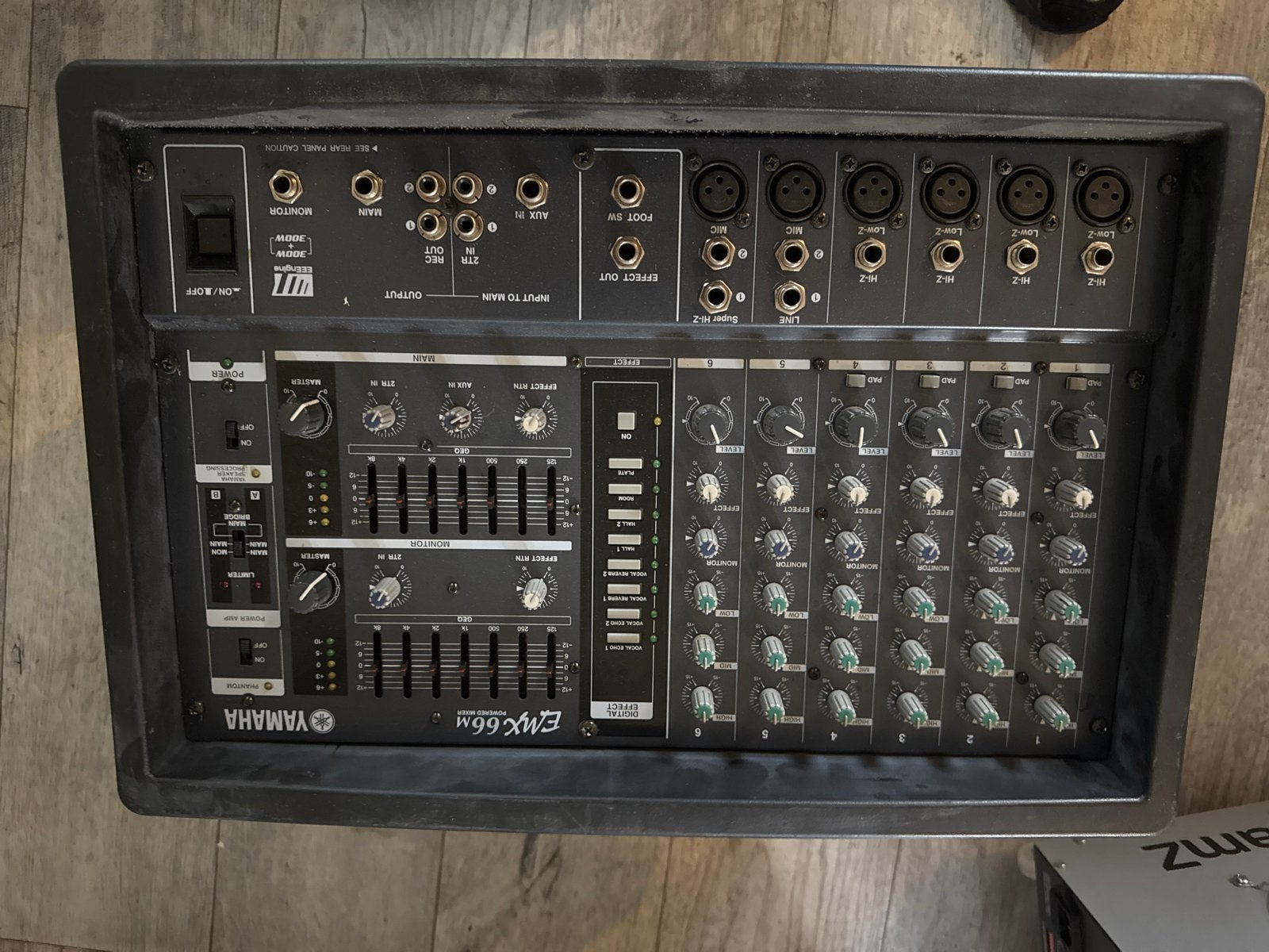 Yamaha EMX 66M Powermixer - Compact en Krachtig, Muziek en Instrumenten, Mengpanelen, Ophalen, Gebruikt, 5 tot 10 kanalen, Microfooningang