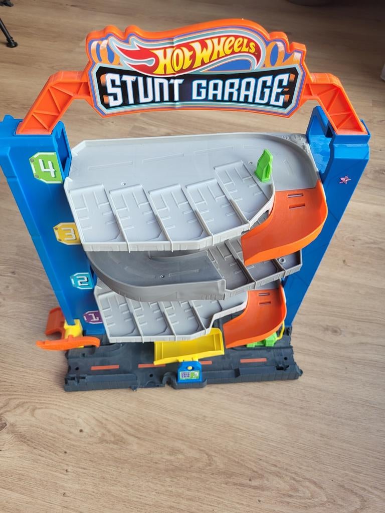 Hot Wheels Stunt Garage, Ophalen