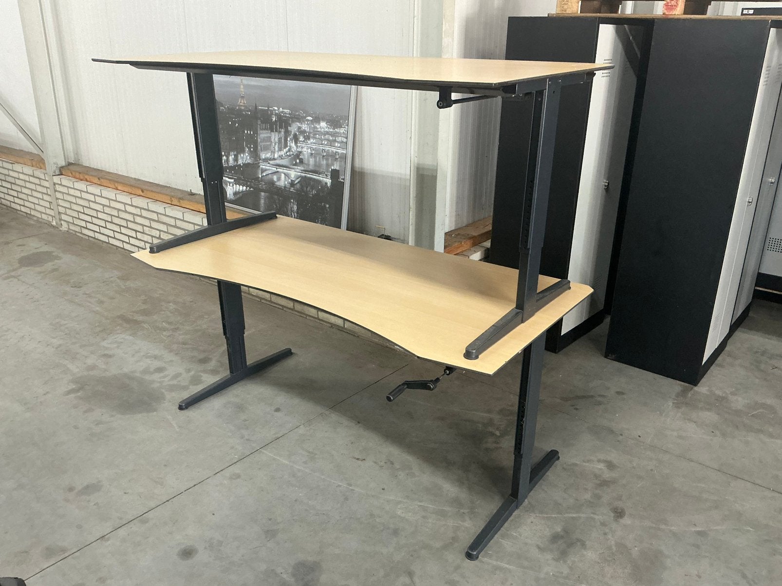 Partij 4 X Met handslinger verstelbaar bureau 180x80cm, Ophalen, Zo goed als nieuw