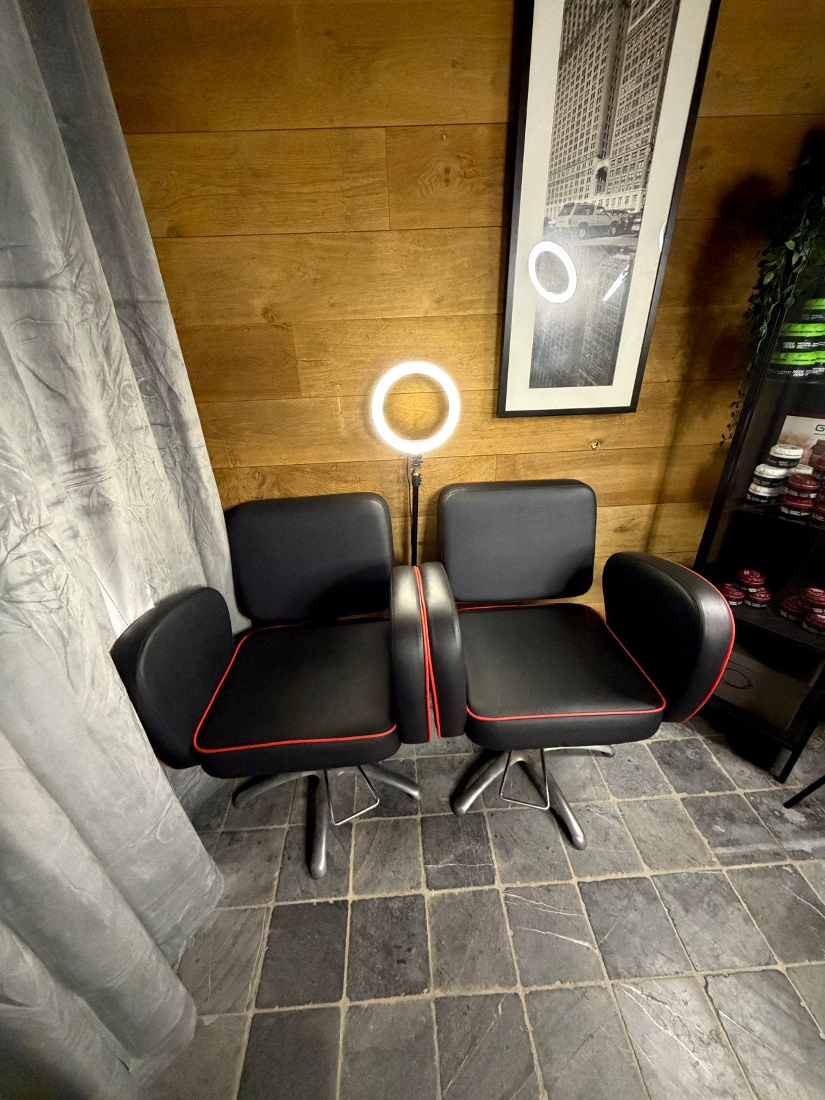 2 Kapperstoelen - Zwart met Rode Bies, Huis en Inrichting, Ophalen, Gebruikt, Rood, Twee