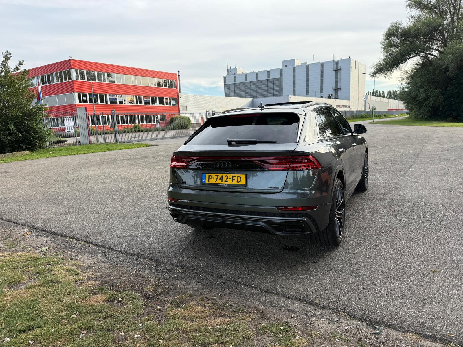 Audi Q8 55 Tfsi Quattro 340pk Tiptronic 2021 Grijs, Auto's, Automaat, Q8, 340 pk, Vierwielaandrijving