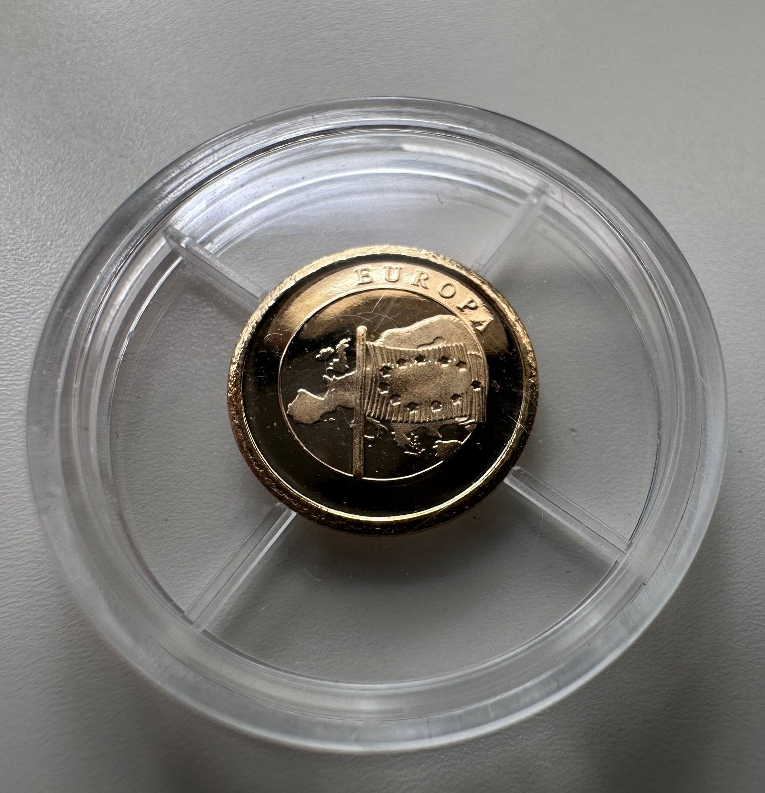 Klein gouden muntje Europa 14K goud 585/1000, Postzegels en Munten, Munten | Nederland, Ophalen of Verzenden, Vóór koninkrijk