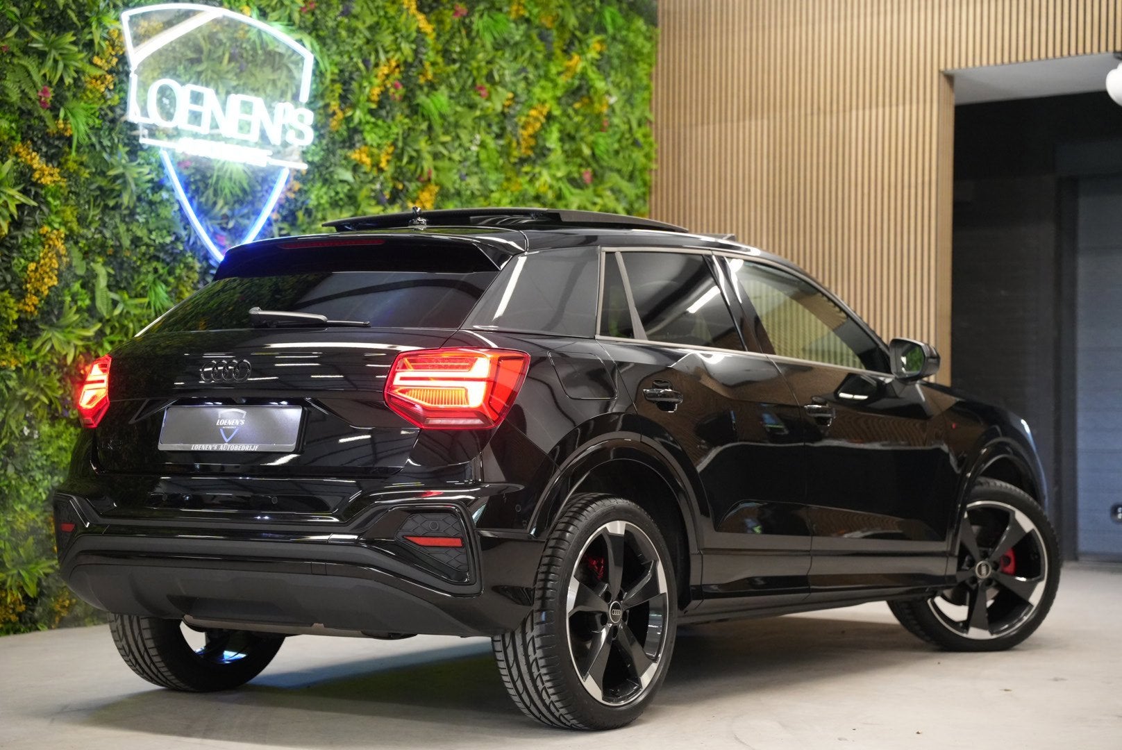 Audi Q2 35 TFSI S Edition / Pano / Camera / Sonos, Auto's, Dealer onderhouden, 4 cilinders, 150 pk, Zwart