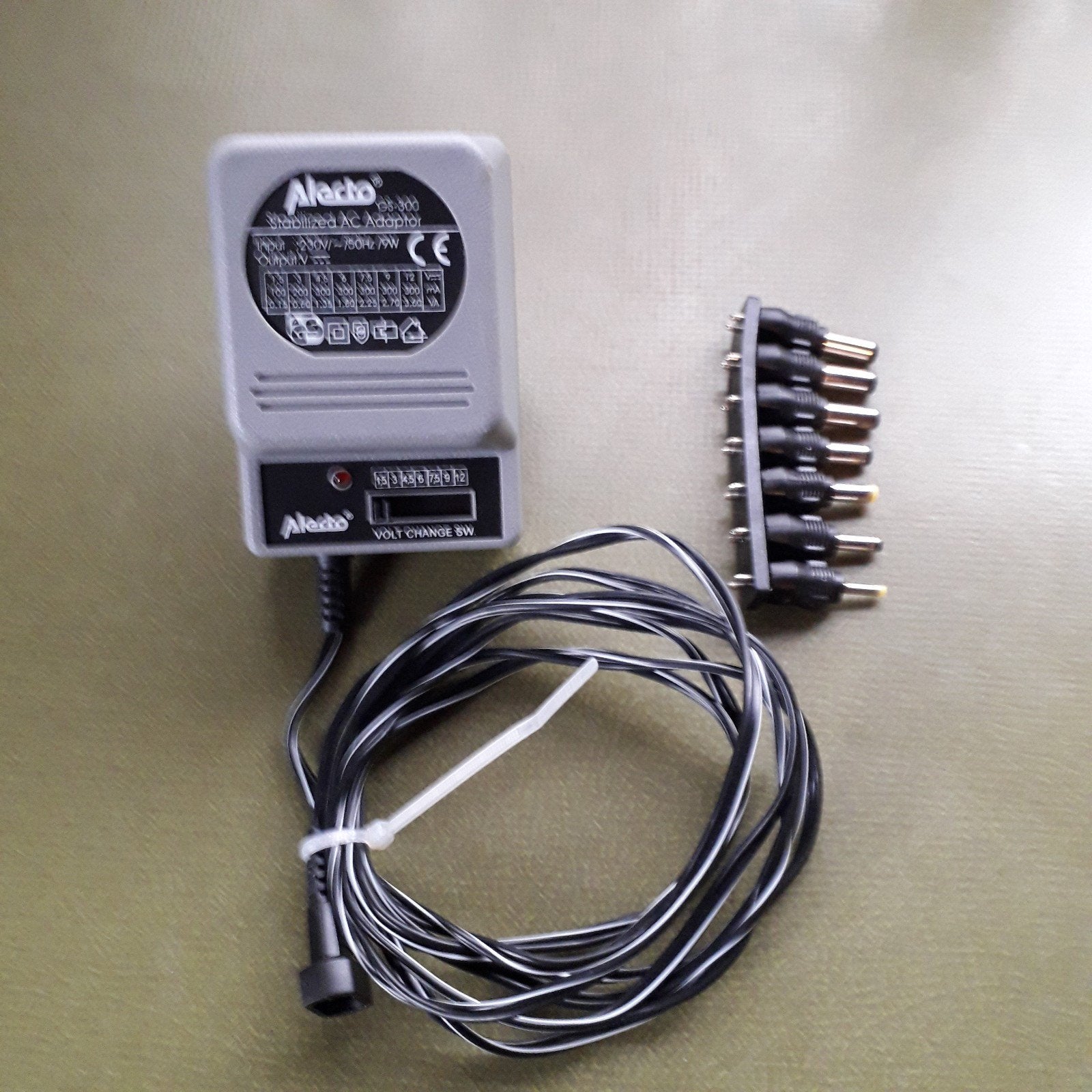 Alecto GS-300 gestabiliseerde AC adapter met tips, Ophalen, Gebruikt