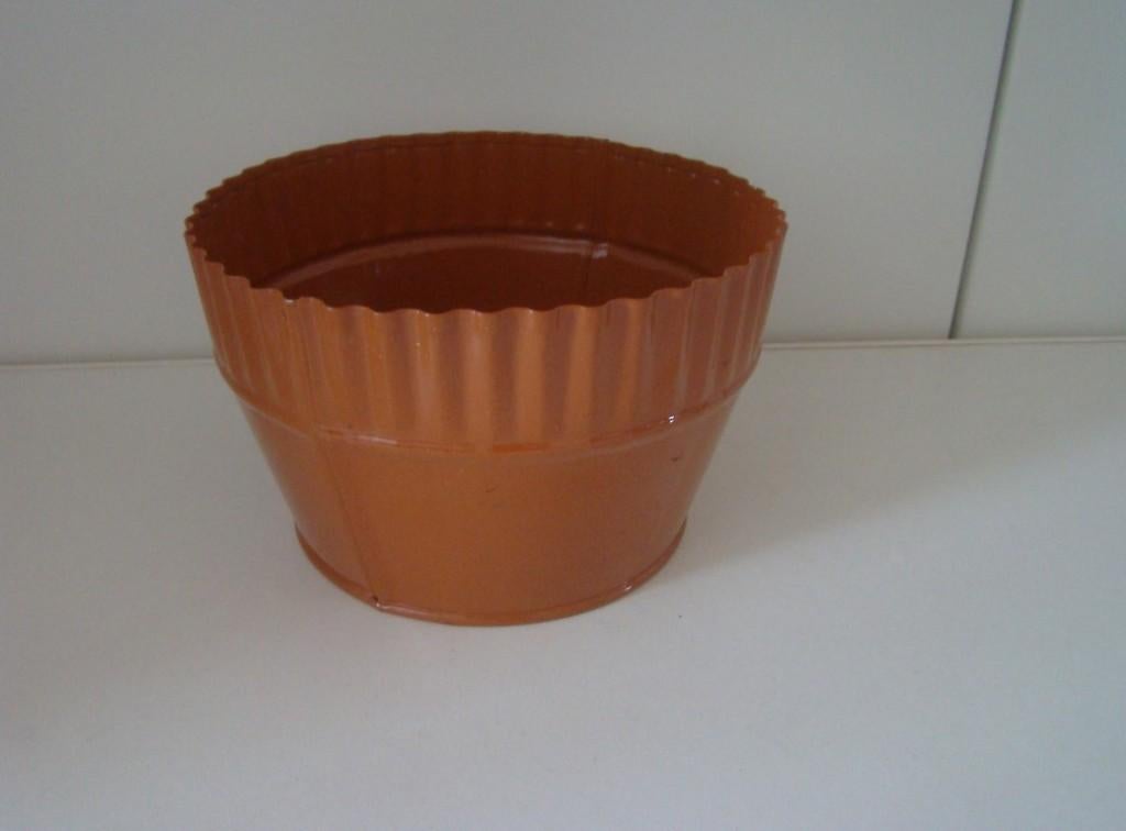 Metalen / blikken  plantenbakje   terra - cognackleur, Tuin en Terras, Bloempotten, Rond, Ophalen of Verzenden, Zo goed als nieuw