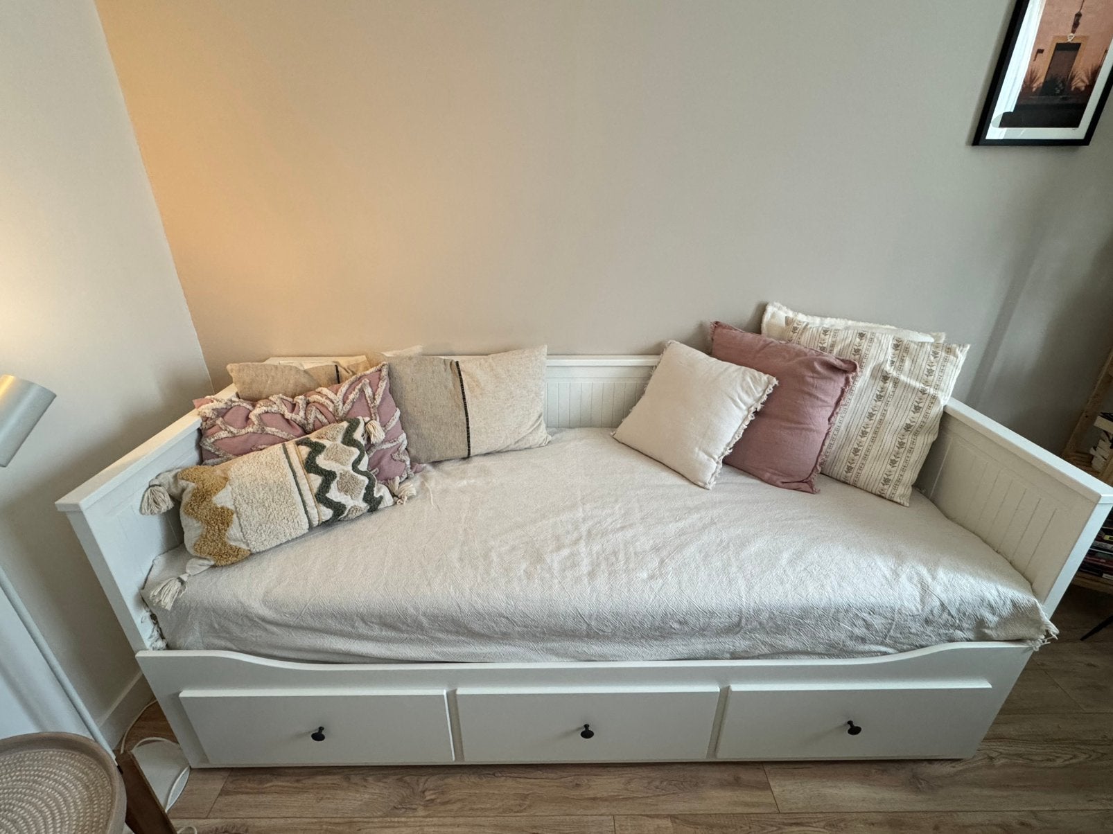 Ikea HEMNES Bedbank (Wit) & 2 Mattresses, Ophalen, Wit, Tweepersoons, Zo goed als nieuw