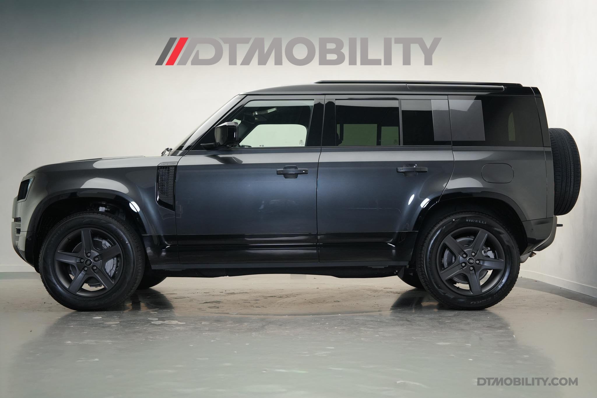 Land Rover Defender 2.0 P300e 110 X-Dynamic PHEV SE | NIEUW!, Auto's, Automaat, Stof, Gebruikt, 4 cilinders