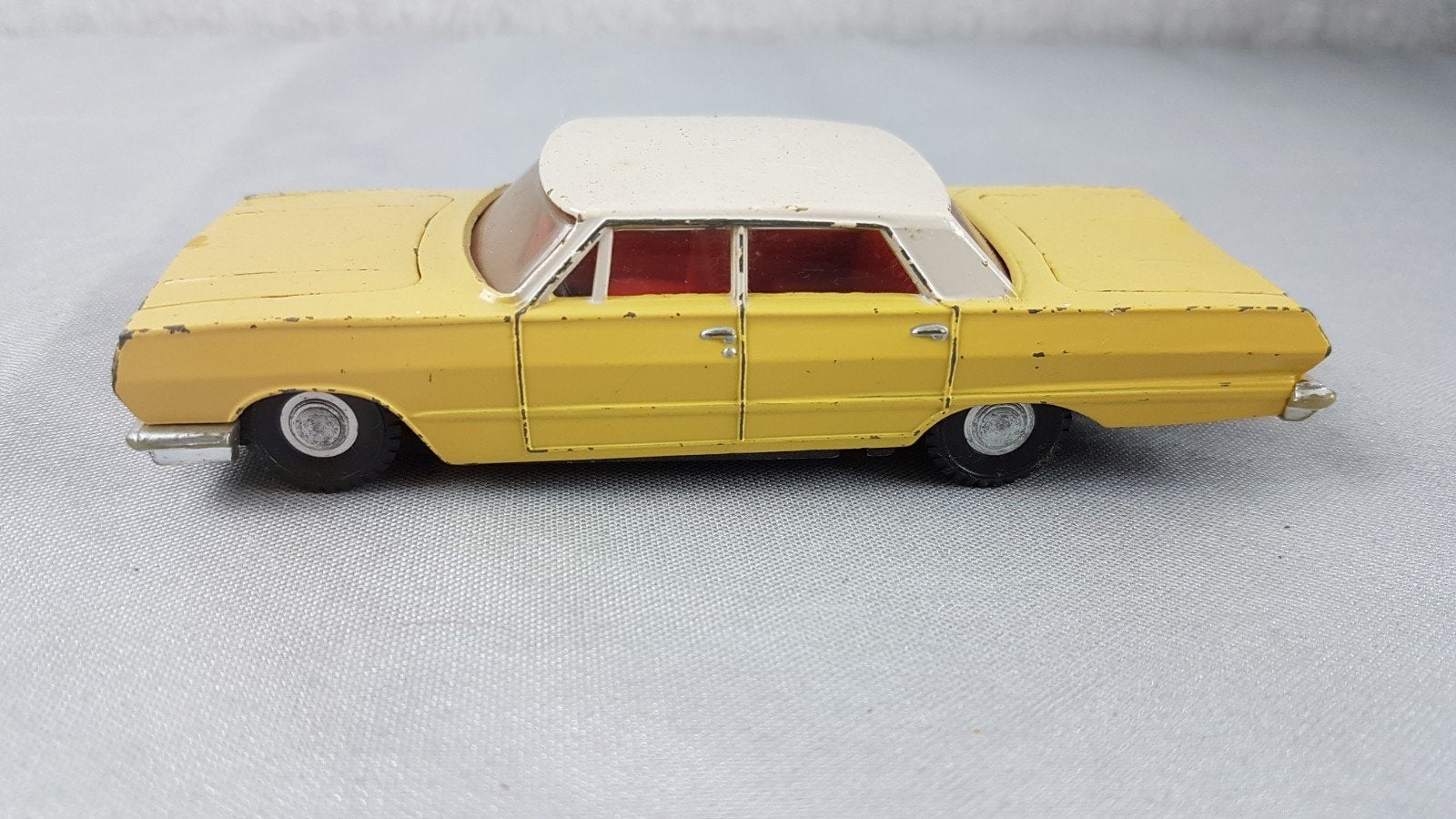 Dinky Toys  Chevrolet Impala - Geel/Wit, Ophalen of Verzenden, Gebruikt, Auto