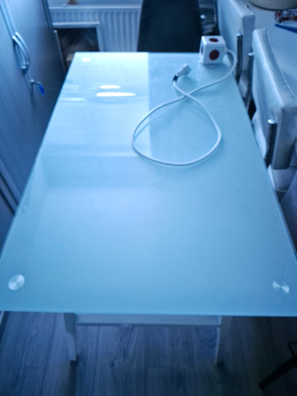 bureau met glazen plaat, Huis en Inrichting, Tafels | Eettafels, Ophalen of Verzenden, Gebruikt, Rechthoekig, 50 tot 100 cm