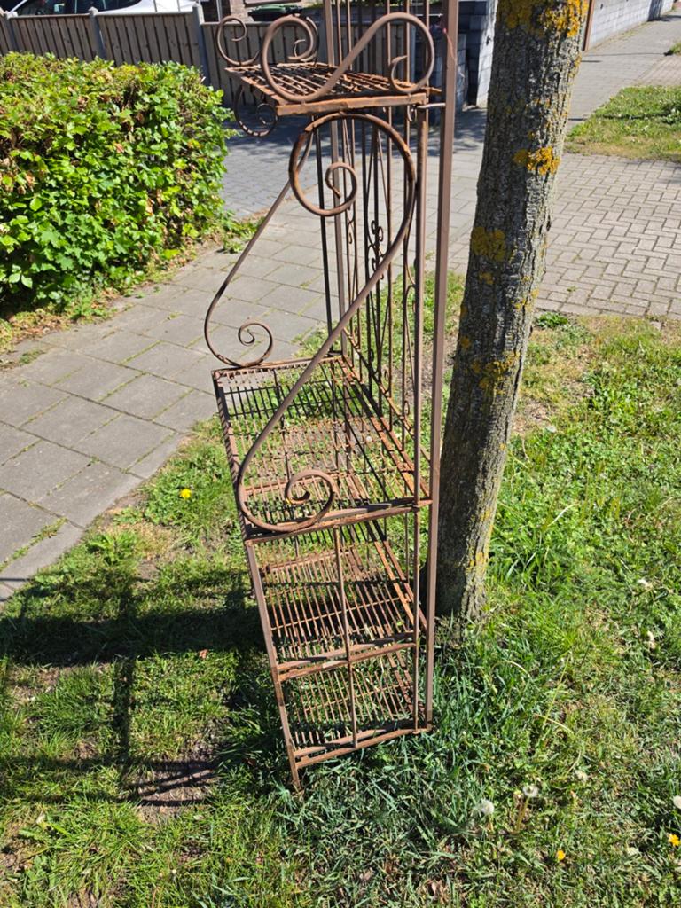 Te koop een mooie  oude brocante gietijzeren etalage, Ophalen, Gebruikt