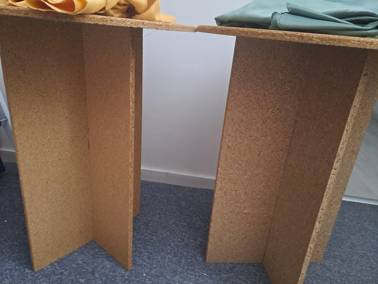 2 of 1 tafeltje met kleedjes. GRATIS, Ophalen, Overige materialen