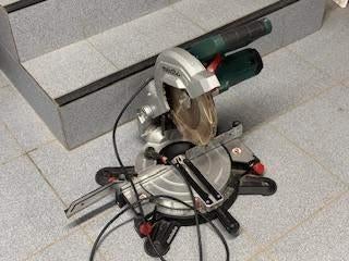 Afkortzaag Metabo, Doe-het-zelf en Verbouw, Gereedschap | Zaagmachines, Ophalen of Verzenden, 1200 watt of meer, Afkortzaag, 30 tot 70 mm