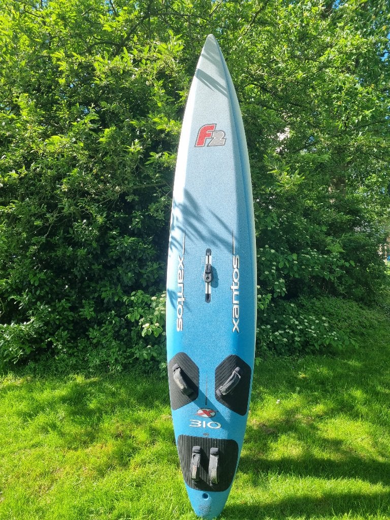 F2 Xantos surfplank lengte 310 cm - zeer goede staat, Watersport en Boten, Windsurfen, Ophalen, 250 tot 300 cm, Gebruikt, 5 tot 6.5 m²