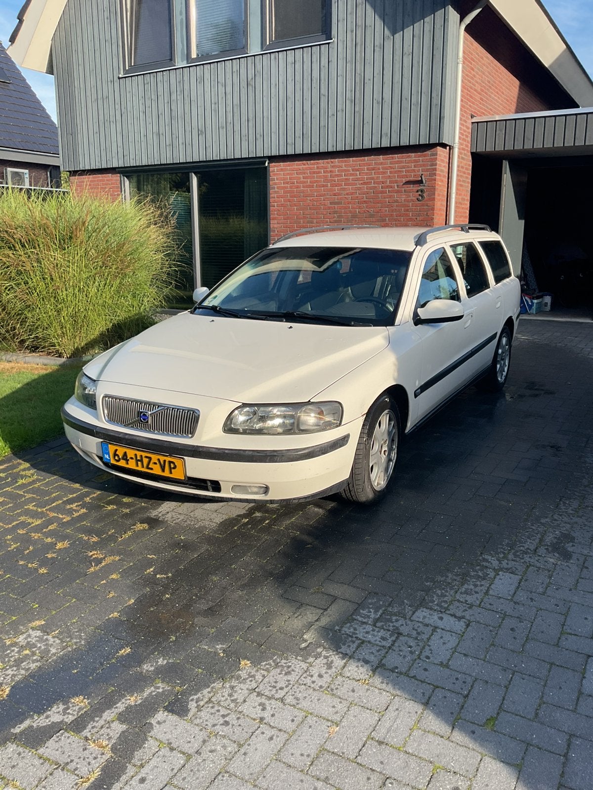 Volvo V70 2.4 140PK 2002 Wit, Voorwielaandrijving, 1800 kg, Wit, Stationwagon
