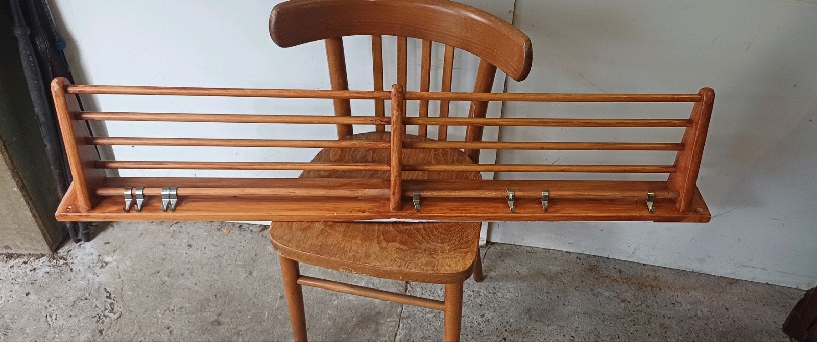Groot vintage houten bordenrek kapstok bruynzeel  Piet zwart, Huis en Inrichting, Ophalen of Verzenden