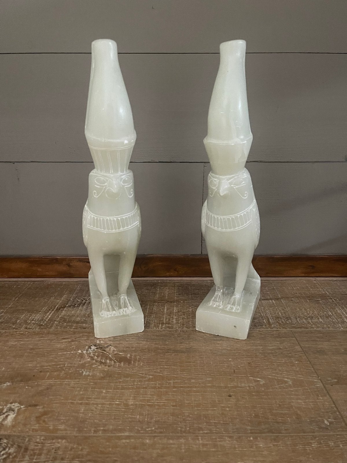 Set van 2 Egyptische Horus beelden in albast, Ophalen, Handgemaakt, 20 - 50 cm, Beeld