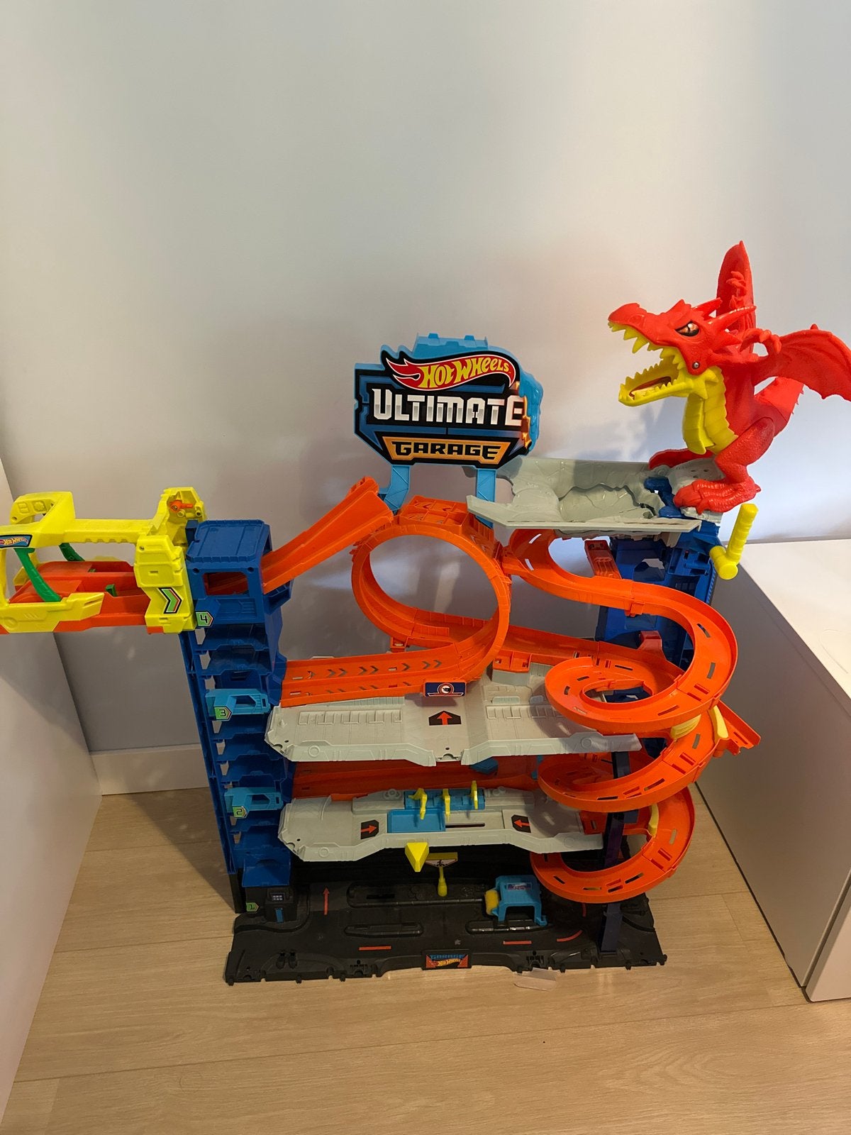 Hot Wheels Ultimate Garage met draak, Kinderen en Baby's, Speelgoed | Speelgoedvoertuigen, Ophalen of Verzenden, Gebruikt