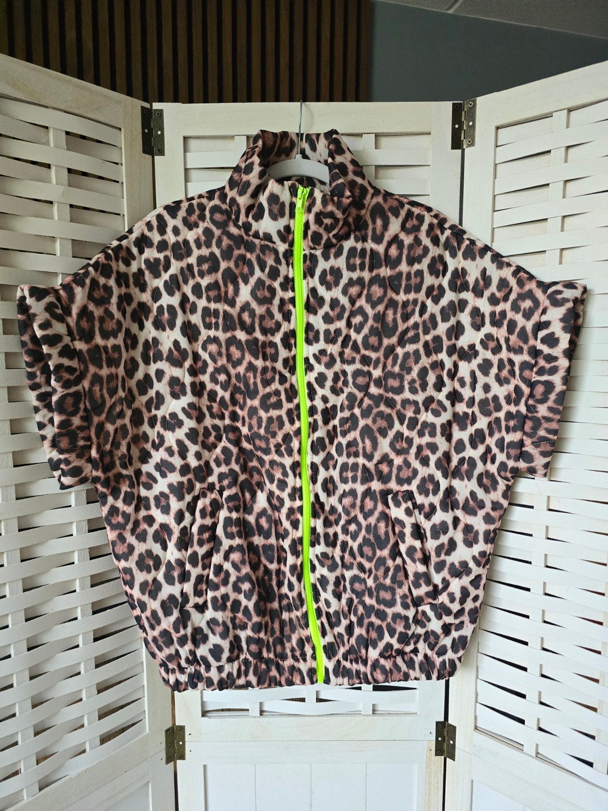 Nieuw bodywarmer panter neon groen 38 40 42 44, Kleding | Dames, Bodywarmers, Ophalen of Verzenden, Nieuw, Maat 42/44 (L), Groen